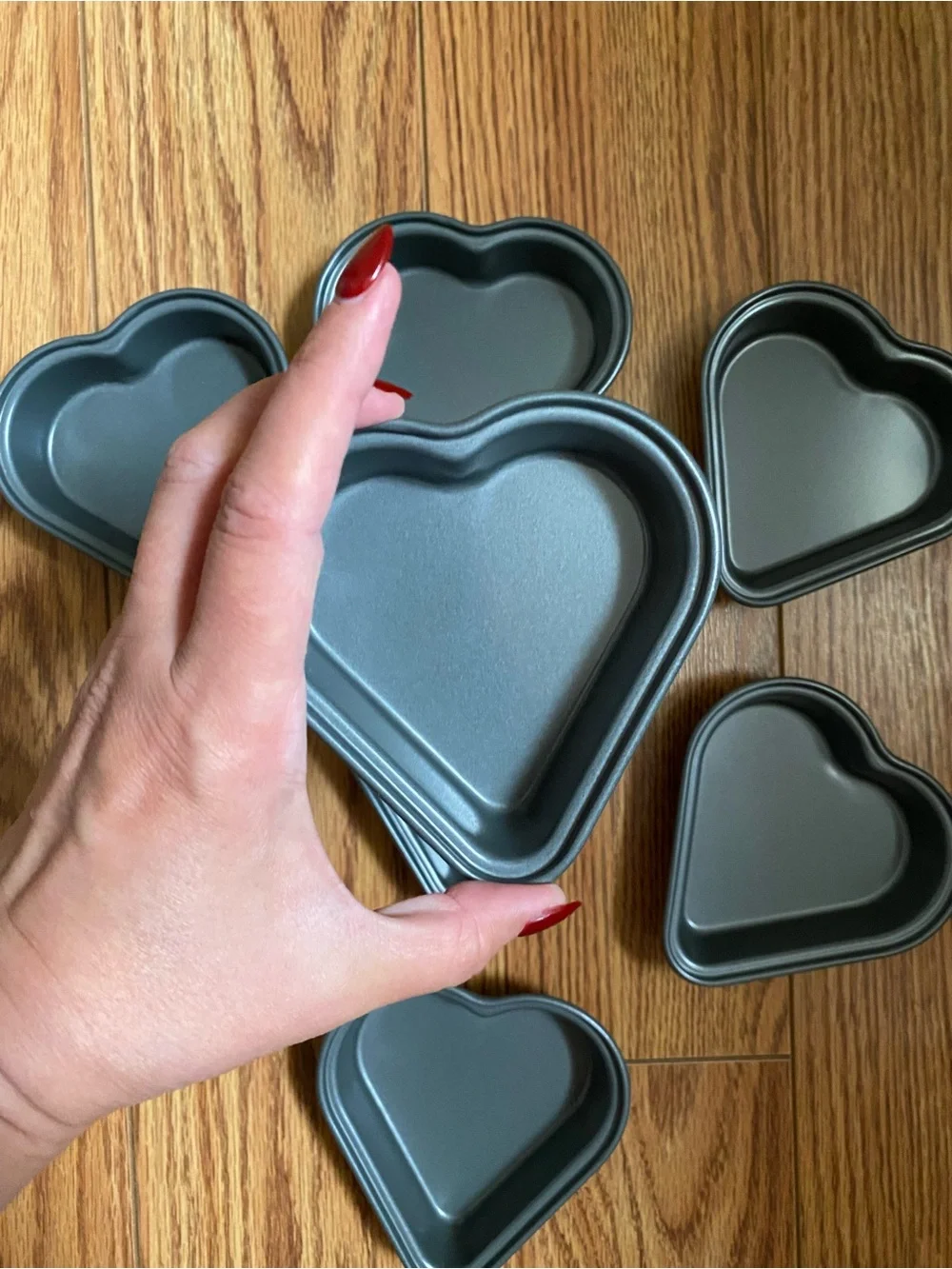 SET OF 7 NON-STICK HEART SHAPED MINI BAKING PANS